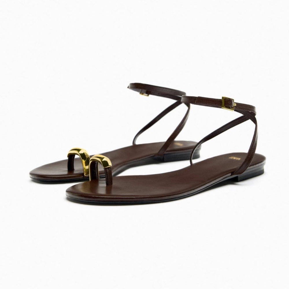 METAL RING TOE-POST LEATHER SANDALS - Picture 5 of 6